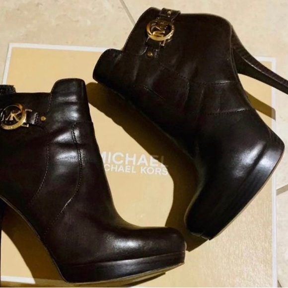 Michael KORS Wyatt Booties - Picture 4 of 8